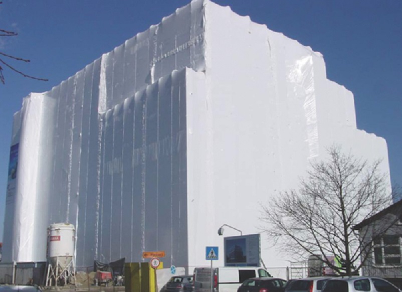 What to Look for in Scaffolding Wrap to Protect Workers from Falls
